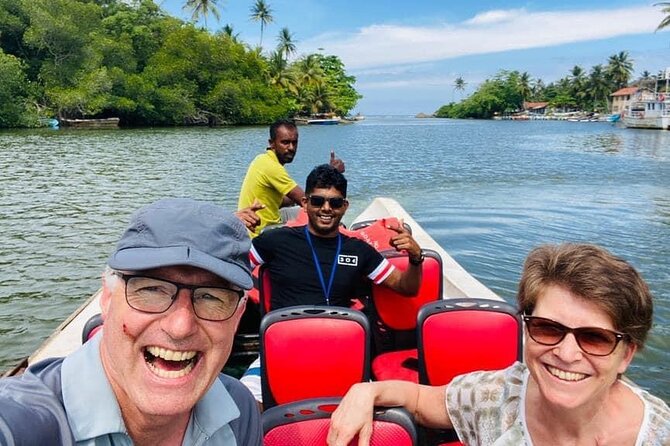 10 Days Sri Lanka Tour with Sujeewa - Minneriya: Birds, elephants, and lunch in the forest