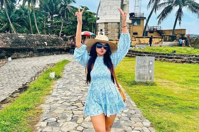 10 Days Sri Lanka Tour with Sujeewa - Tea country, Ramboda Falls, and Ambuluwawa Tower