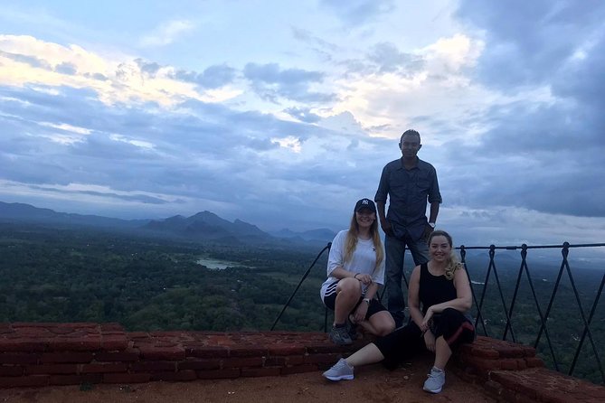 14 Days Sri Lanka ALL in One Classic Tour - Day 4: Kandy, the Temple of the Tooth, and the botanical gardens