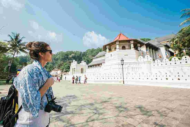 4-Day Essence of Sri Lanka Tour - Kandy closes with Sri Lanka’s most sacred temple
