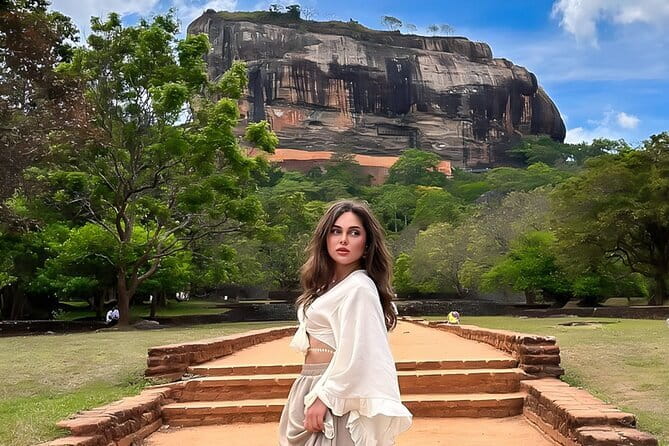 5 Day Sri Lanka Tour : Including Temple of Tooth & Sigiriya Trip - Day 2: Kandy’s sacred tooth relic and hill city views