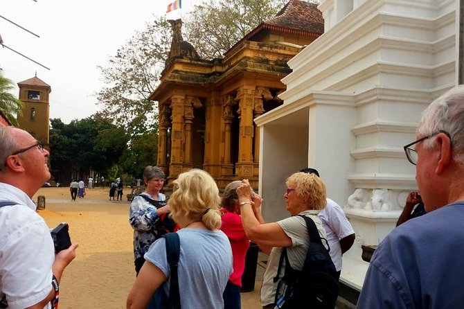 Airport Layover Colombo City tour - Gangaramaya Temple beside Beira Lake