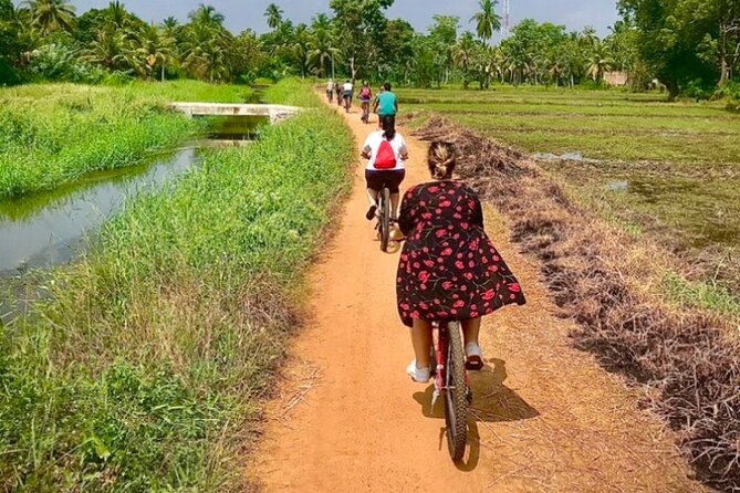 Anuradhapura Heritage Mountain bike / bicycle Tour - Samadhi Statue and the meaning of a quiet stop