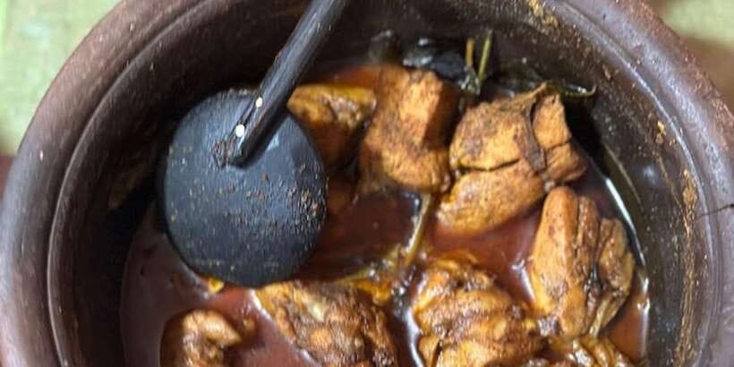 Authentic Sri Lankan Cooking Class in Kandy by Local Family - Preparing ten vegetable dishes in three hours
