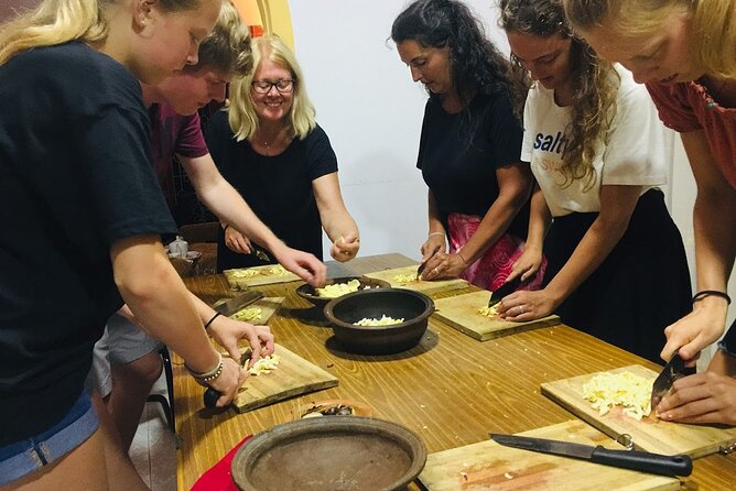 Authentic Sri Lankan Cooking Class in Kandy with Local Family - A 5 pm start near Kandy’s Bahirawakanda Buddha