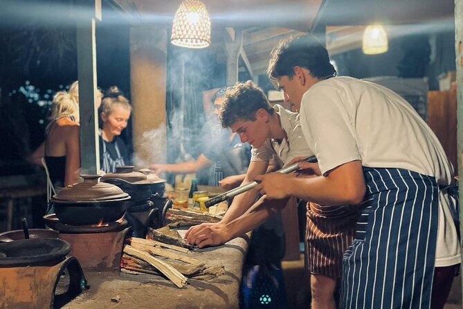 Authentic Sri Lankan Cooking Experience - Walking through the garden before cooking