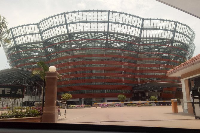Colombo City Day Tour - Seema Malaka on Beira Lake