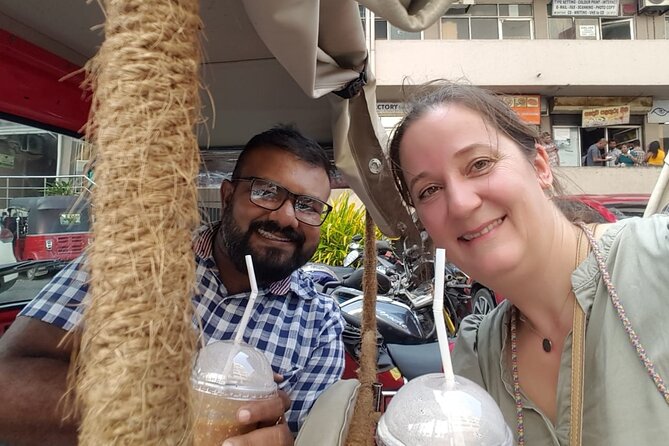 Colombo City Highlights by Tuk Tuk – All-Inclusive Adventure - Gangaramaya Temple and Beira Lake