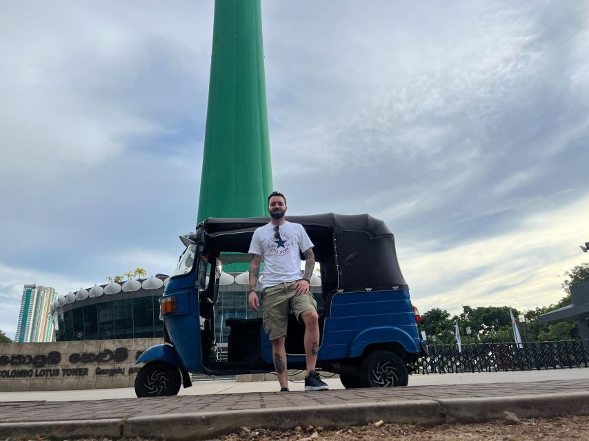 Colombo: City Sightseeing Tour by Tuk-Tuk with Pickup - Forty-five minutes at Gangaramaya Temple
