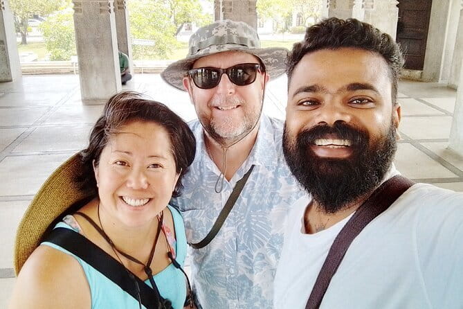 Colombo City Tour By Tuk Tuk (Include Lunch)Morning & Evening - Pettah, the Red Mosque, and old city trade