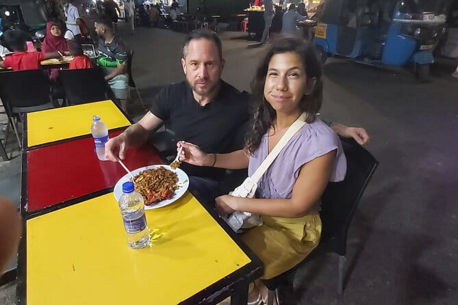 Colombo City Tour with Lunch/Dinner - All Inclusive - A Hindu Kovil and the Red Mosque show Colombo’s mix
