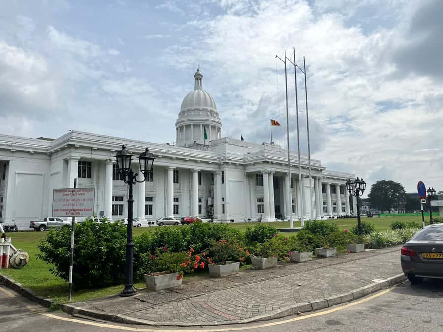 Colombo: Guided City Tour with Entry Tickets - Pettah market, Old Town Hall, and the feel of daily Colombo
