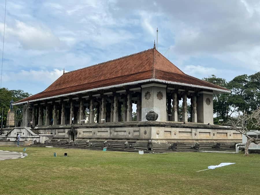 Colombo: Guided City Tour with Entry Tickets - Vehicle comfort, timing, and practical limits