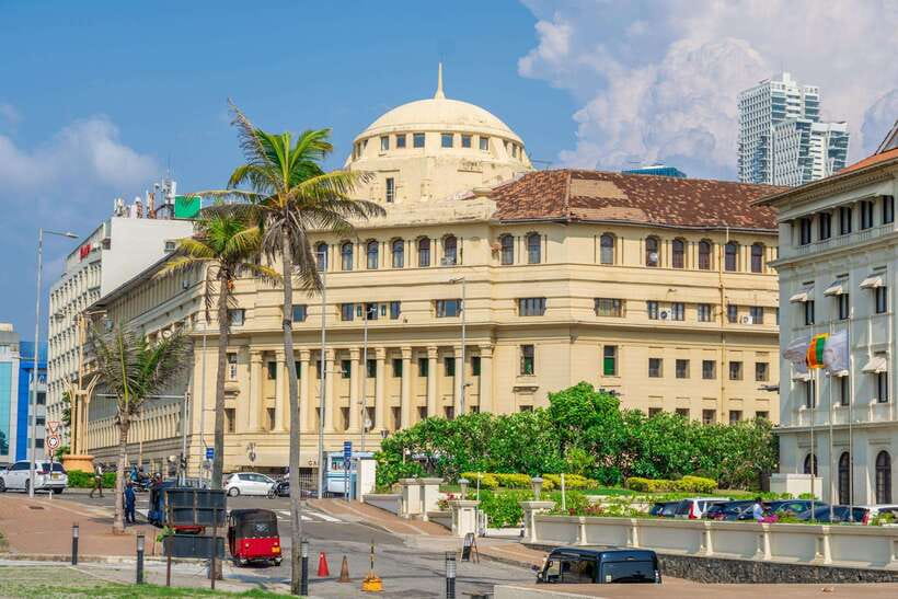 Colombo: private city tour from Negombo with hotel transfers - Independence Square in the shade of Cinnamon Gardens