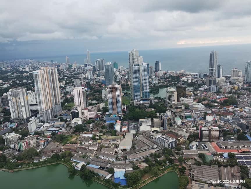 Colombo: private city tour from Negombo with hotel transfers - Colombo Fort, Dutch Hospital, and old city streets