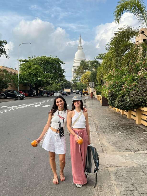 Colombo: Private City Tour with Local Food Tour by Tuk-Tuk - What the guides add to the experience