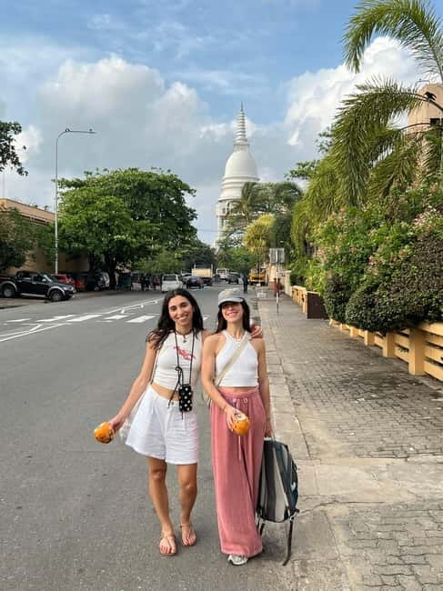 Colombo: Private City Tour with Local Food Tour by Tuk-Tuk - Colonial Colombo by the lighthouse