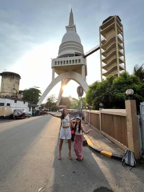 Colombo: Private City Tour with Local Food Tour by Tuk-Tuk - Kottu, fruit juice, and the final food stops