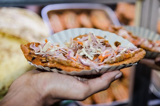 COLOMBO PRIVATE CITY TOUR WITH street food( All inclusive ) - Tea, samosas, cassava chips, and the smaller bites