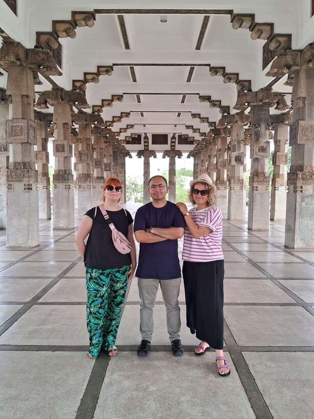 Colombo: Private Guided Tuk Tuk City Tour with Hotel Pickup - Pettah Market and the Red Mosque