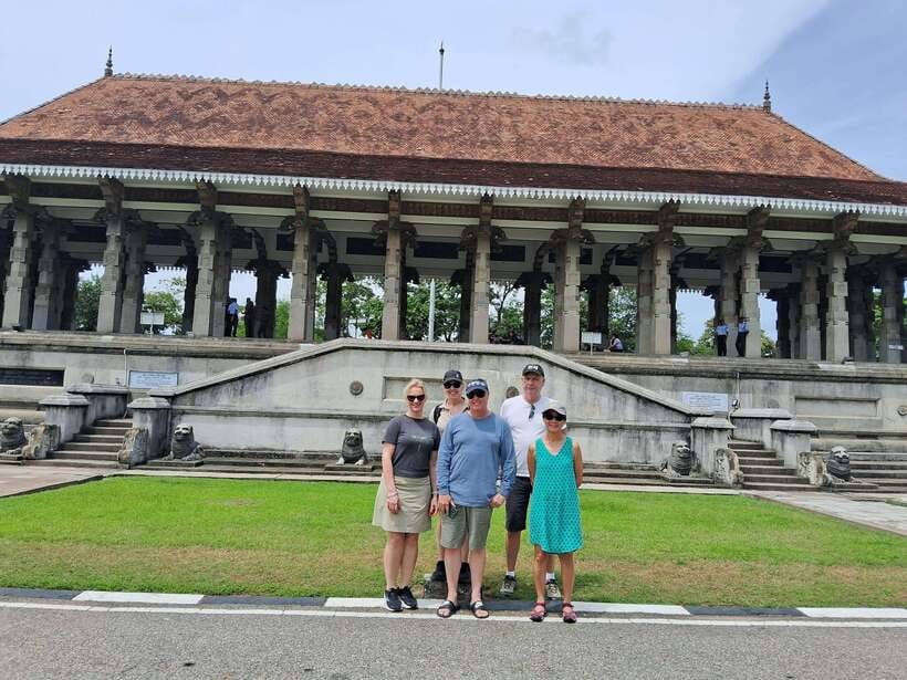 Colombo: Private Guided Tuk Tuk City Tour with Hotel Pickup - The food and drink extras