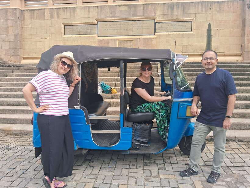 Colombo: Private Guided Tuk Tuk City Tour with Hotel Pickup - Starting with Colombo’s old commercial quarter