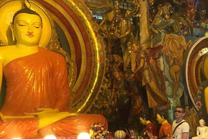 Colombo Private guideTour byTuk Tuk Morning Evening All inclusive - Independence Memorial Hall and the central city