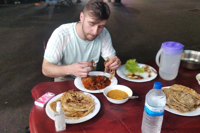 Colombo Private guideTour byTuk Tuk Morning Evening All inclusive - Pettah market district and the Red Mosque