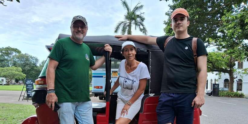 Colombo: Private Tuk-Tuk City Tour with All Entry Fees - Key points at a glance