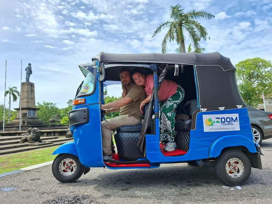 Colombo: Private Tuk-Tuk City Tour with Guide & All Tickets - Independence Square offers one of the tour’s calmer pauses