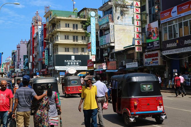 Colombo Sightseeing & Shopping - The traditional gem stop needs a careful eye