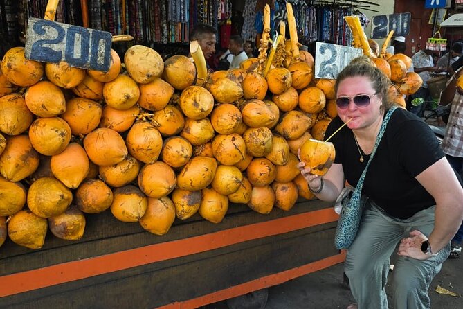 Colombo Tuk Tuk Adventure Explore Food & Culture - Gangaramaya Temple, 30 minutes of Buddhist art and oddities