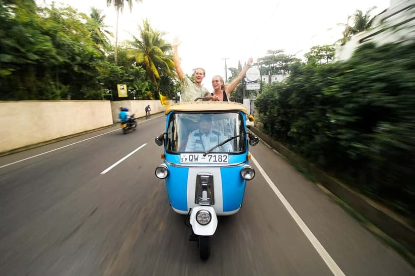 Colombo: Tuk Tuk City Highlights Tour with Lunch - Colombo by tuk-tuk, with the city close at hand