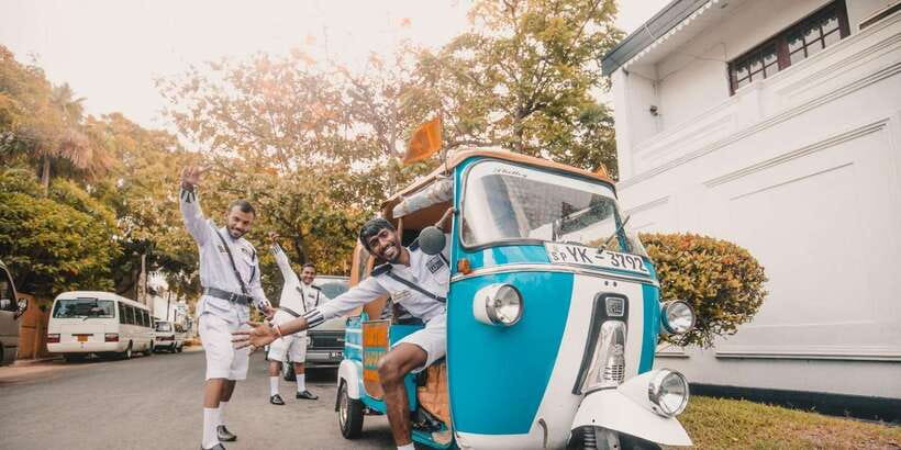 Colombo: Tuk Tuk City Highlights Tour with Lunch - Guides who shape the experience