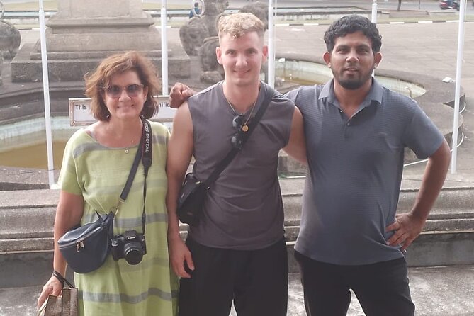 Colombo Tuk Tuk City Tour - Hindu temples with striking detail