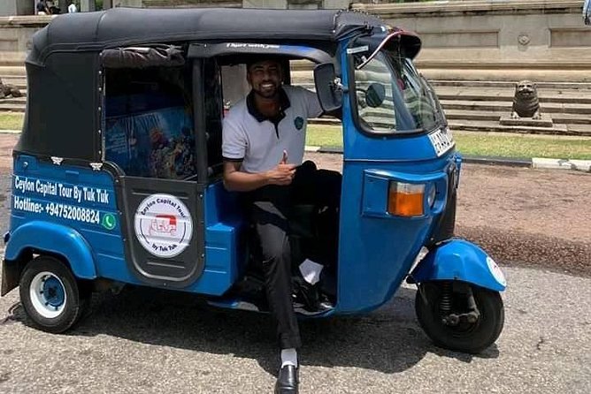 Colombo Tuk Tuk City Tour -Sightseeing Entry Fees & Food Included - Fort mixes colonial buildings with working city life