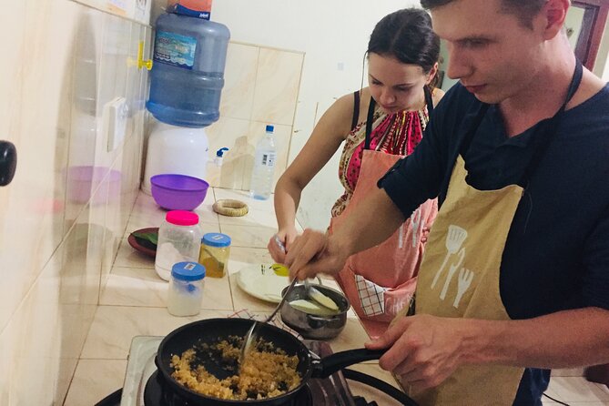 Cooking Classes in Sri Lanka - From kitchen work to dinner at the family table