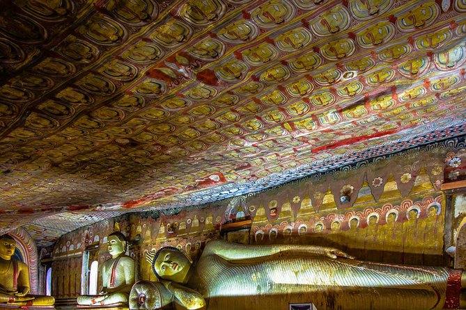 Day Tour from Colombo to Sigiriya, Dambulla & Polonnaruwa - Climbing Sigiriya Rock and seeing the old fortress