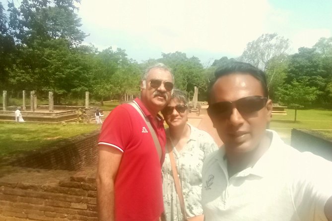 Day tour sigiriya to anuradhapura - Sorting out the Abayagiriya and Jetavanaramaya stop
