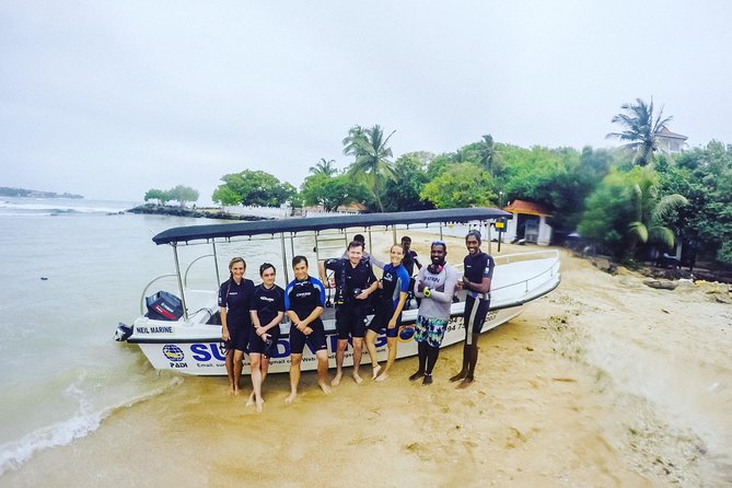 Discover SCUBA Diving in Beautiful Unawatuna Bay - Taking the 10-minute boat ride to Rock Island