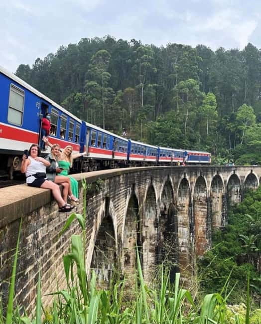 The blue train crossing the Nine Arch Bridge at Ella