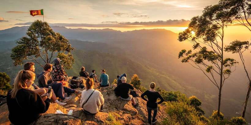 Ella: Private Ella Rock Sunrise Hike - All Inclusive - The summit and the changing mountain views
