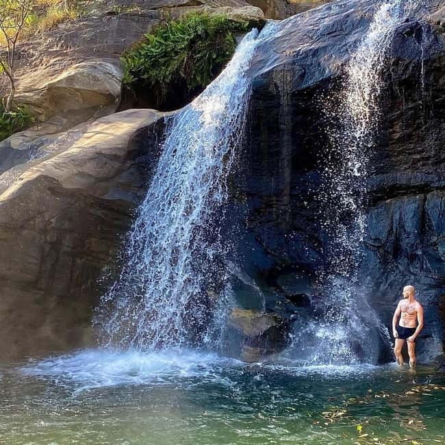 Ella: Ravana and Upper Diyaluma Falls Guided Tour - Swimming beside the Diyaluma cascades