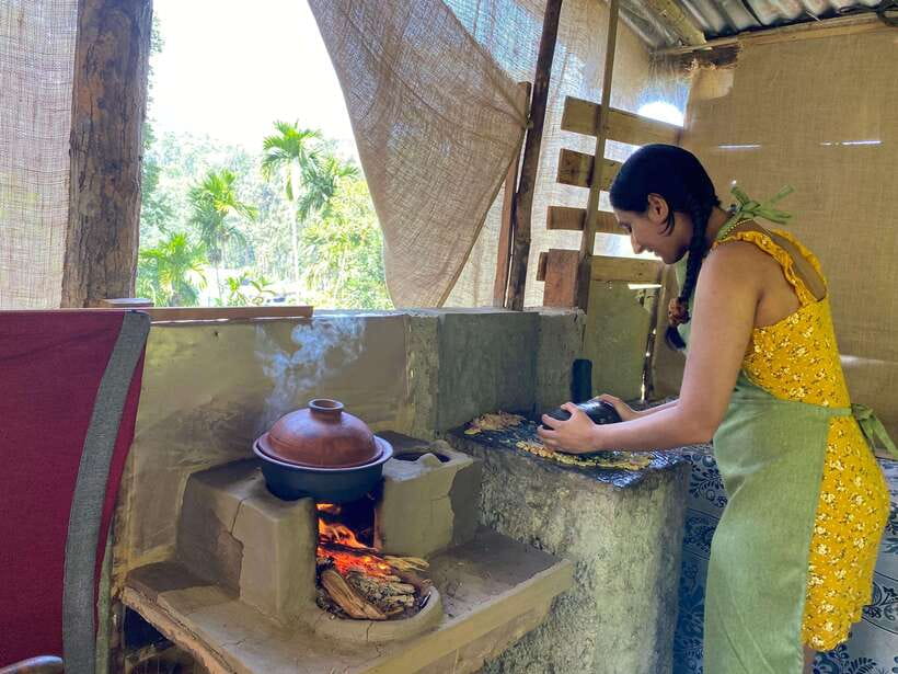 Ella Sri Lanka : Mom's Kitchen Cooking class - Cooking Sri Lankan food in a family kitchen