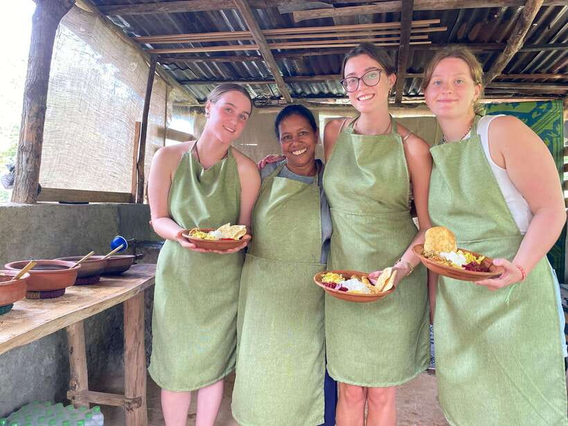 Ella Sri Lanka : Mom's Kitchen Cooking class - From fresh coconut to fragrant oil