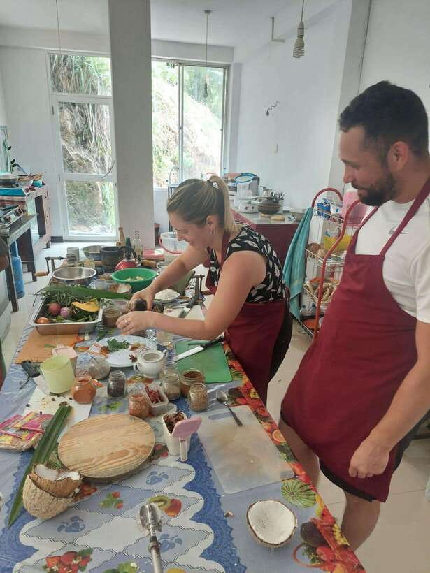 Ella: Sri Lankan Authentic Cooking expirience - Building a full plate of rice and curry