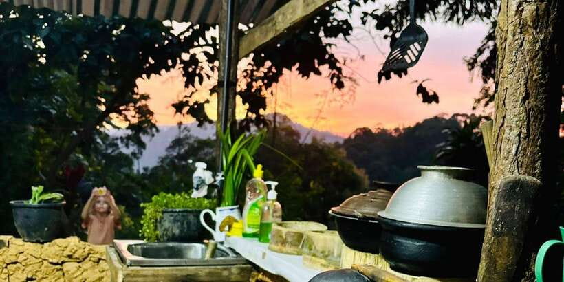 Ella: Sri Lankan Cooking Class with Neranji at Homestay - Cooking, eating, and meeting other people