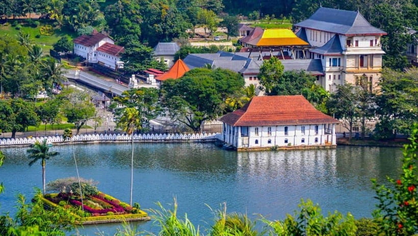 From Colombo: Kandy Temples and Pinnawala Full-Day Tour - Ambepussa breakfast and the start of the road