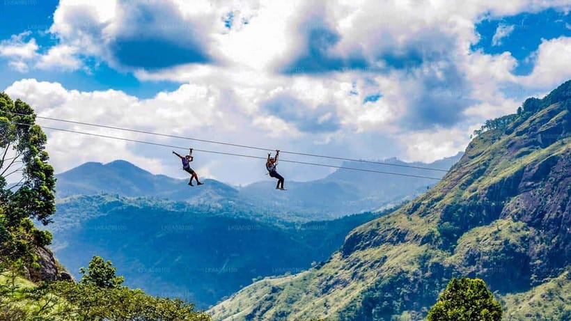 From Galle/Hikkaduwa/Mirissa: Day Trip to Experience Ella - Little Adam’s Peak gives you the big Ella view