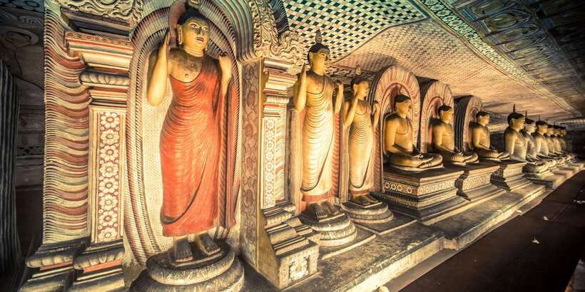From Kandy: Sigiriya Rock & Dambulla Cave Temple Adventure - Lunch, fruit, and the value of local advice